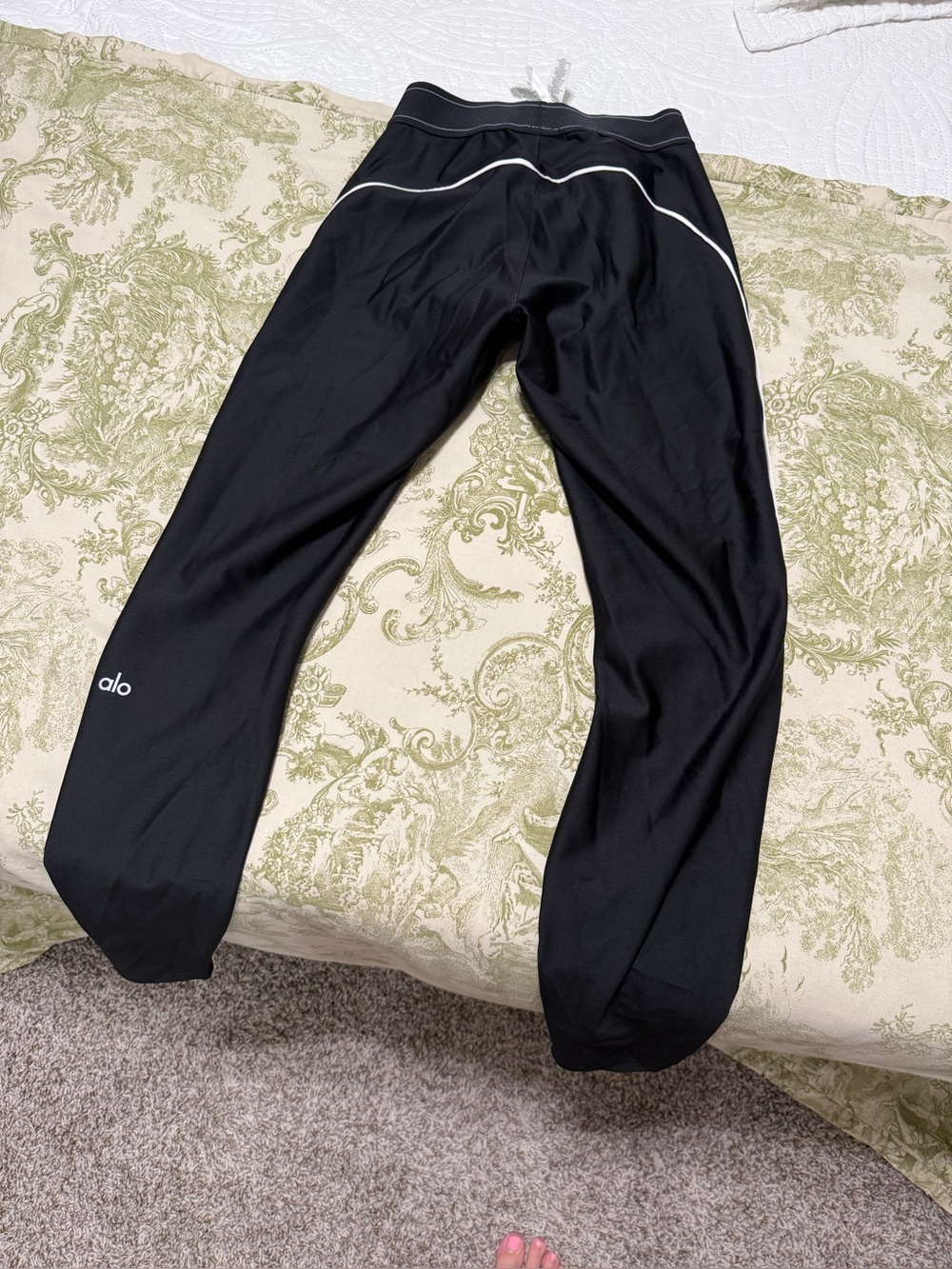 ALO Airlift high waisted Pants with White Piping